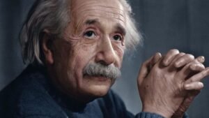 Albert Einstein: “No busques ser un hombre de éxito, sino más bien un hombre de valor”