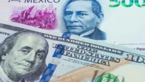 Peso mexicano se deprecia contra el dólar tras el primer anuncio del Banxico en el año