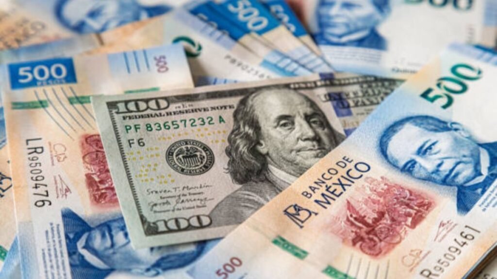 Peso mexicano se deprecia contra el dólar tras el primer anuncio del Banxico en el año